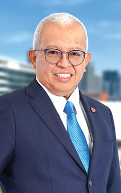 portrait of TNB chief global business solution officer datuk ahmad hushairi
